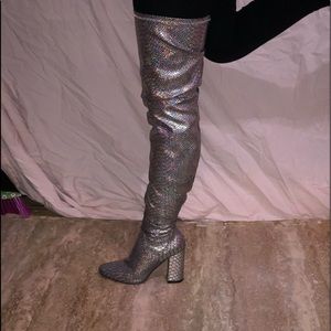 Holographic Boots